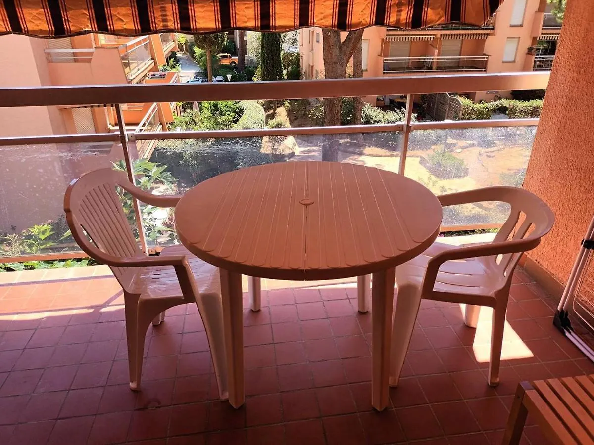 Apartament T2 Avec Garage, Lave-Vaisselle Et Loggia A Bormes-Les-Mimosas - Fr-1-610-79 0*,